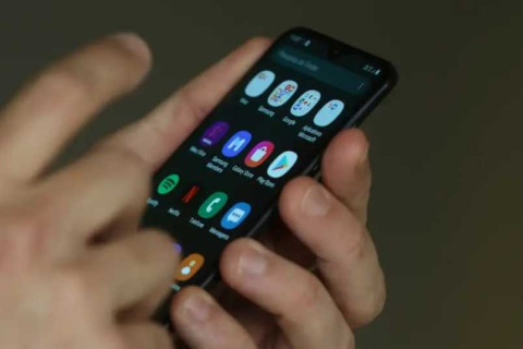 Pesquisas mostram que maioria dos brasileiros é favorável à proibição do uso do celular nas escolas