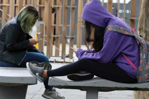 Proibição de uso de celular em escolas é aprovada pela Comissão de Educação da Câmara