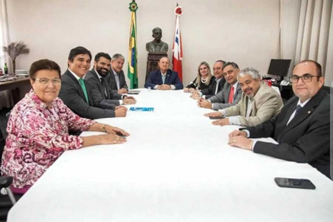 Deputados sugerem formar comissão para se queixar de Jerônimo a Rui e Wagner